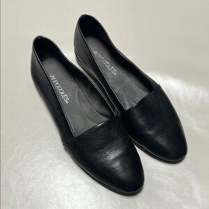 AEROSOLES Women's Classic Black Loafers